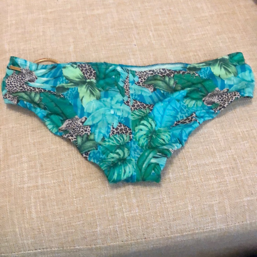 Victoria’s Secret bikini - Picture 5 of 5